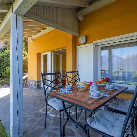Bellavista B Garten-appartement Mit Pool Апартаменты *